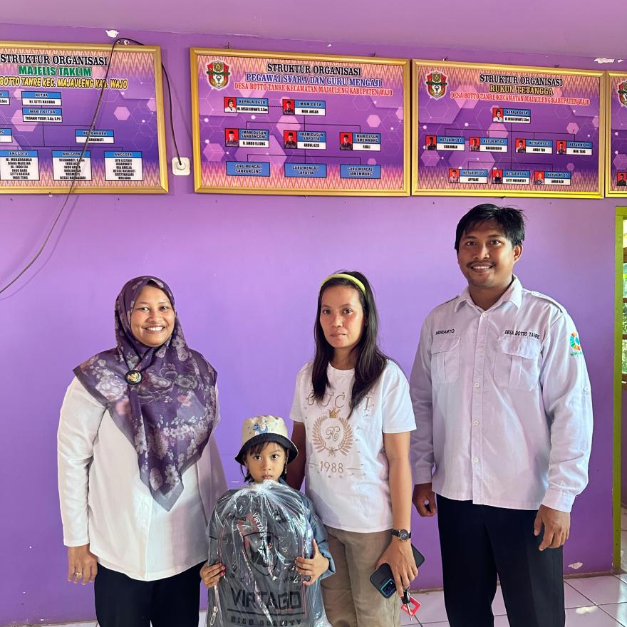 Penyerahan Bantuan Atensi YAPI (Yatim Piatu) Desa Botto Tanre Kecamatan Majauleng